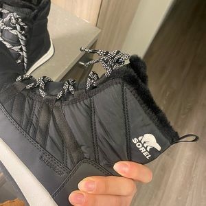 SOREL WHITNEY II  FLURRY BOOTS